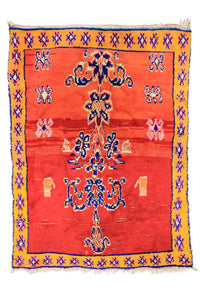 Boujaad Teppich, mit leuchtenden Farben- rot,gelb und blau und mit floralen Mustern verziert