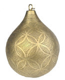 kleine Messinglampe mit handgebohrtem orientalischem Kreismuster