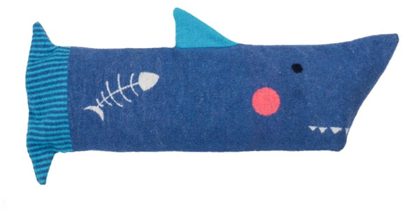 Freche Haifischhülle für Babydecke in Blautönen, von David Fussenegger